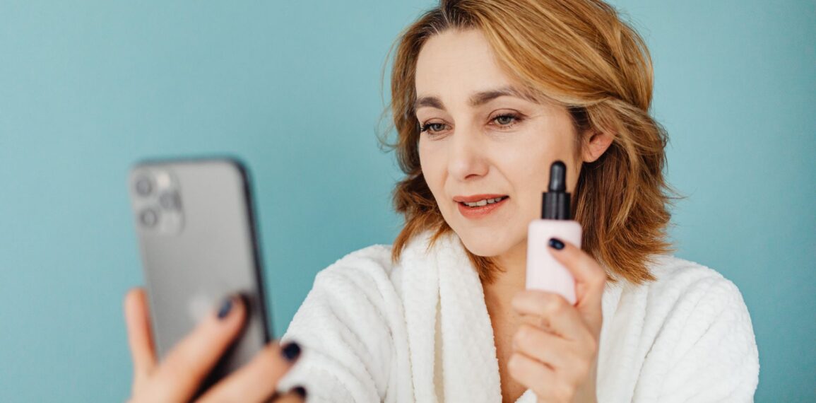 Cum citești eticheta unui produs cosmetic: INCI, procente și promisiuni de marketing